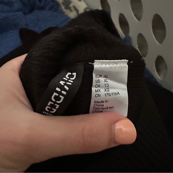 Divided black knit white mod floral mock neck crop sweater - Picture 10 of 10